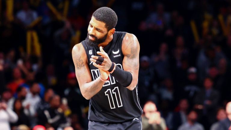 Kyrie Irving durante un partido con Nets