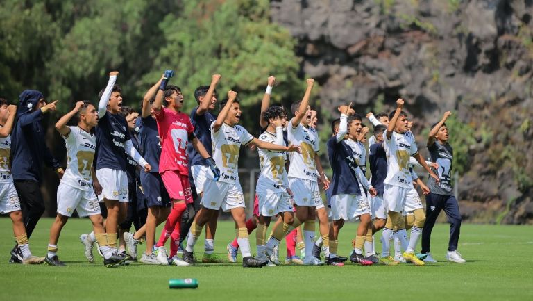 Pumas varonil Sub 14 celebran pase a la Gran Final del AP22