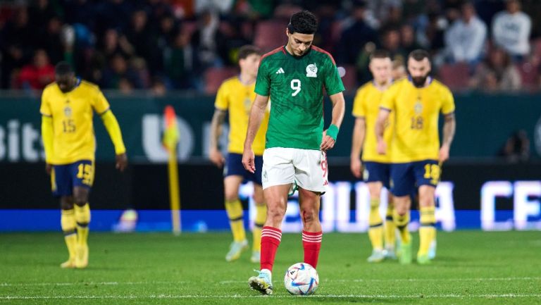 Raúl Jiménez reacciona durante partido Amistoso entre México y Suecia