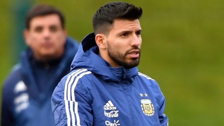 Qatar 2022: Kun Agüero viajó al Mundial rodeado de aficionados brasileños