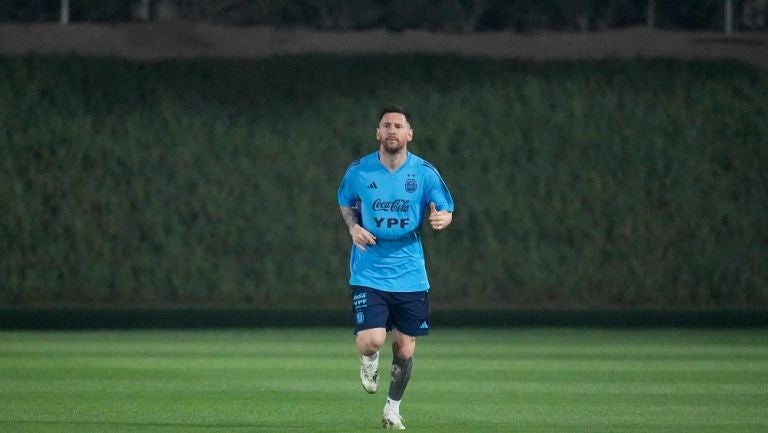 Messi en entrenamiento con Argentina