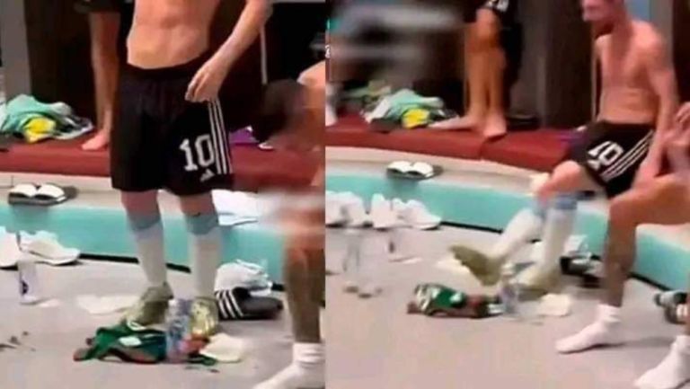 Messi 'pateando' el jersey de México