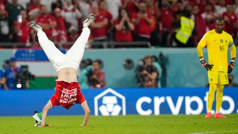  Aficionado invadió el campo en el Francia vs Túnez