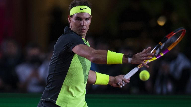 Rafa Nadal en acción durante el Tennis Fest MX