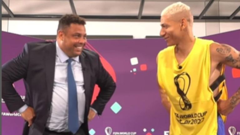  Richarlison enseñó a bailar a Ronaldo Nazairo 