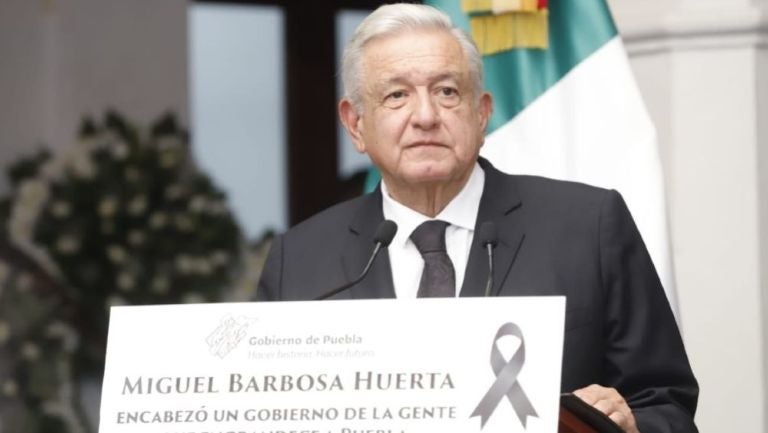 AMLO asistió a homenaje a Barbosa 