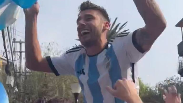 Toto Salvio en los festejos por triunfo de Argentina 