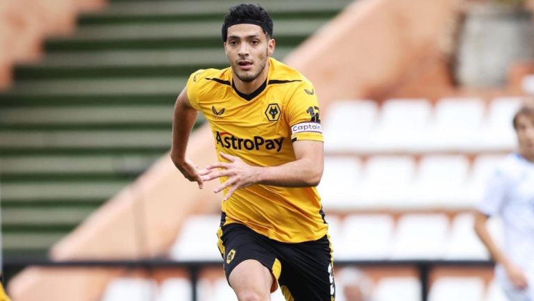 Raúl Jiménez en un partido con Wolves