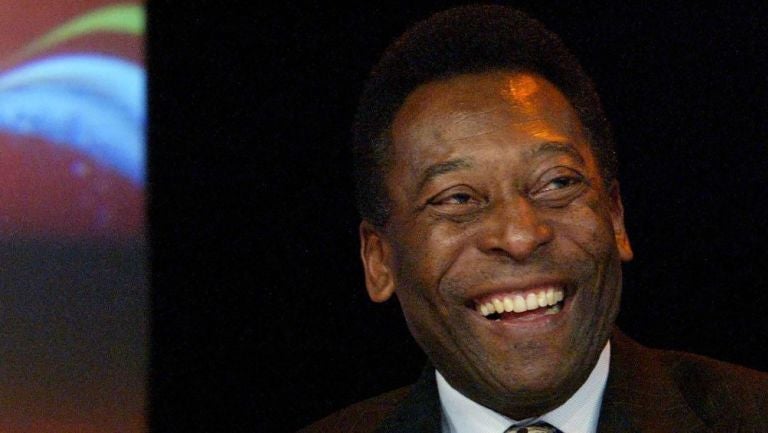 Pelé: Steven Spielberg le prometió al astro brasileño un filme en la Luna