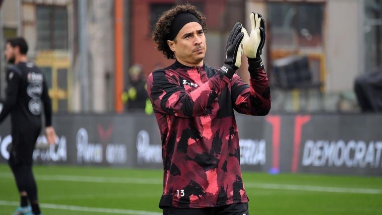 Memo Ochoa con el Salernitana