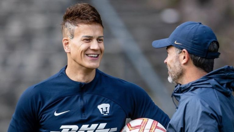 Sebastián Sosa provocó la emoción de un niño tras firmar su balón