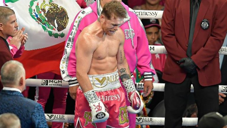 Canelo Álvarez se lamenta tras derrota ante Bivol