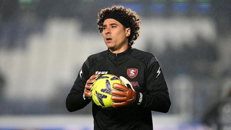 Memo Ochoa con el Salernitana