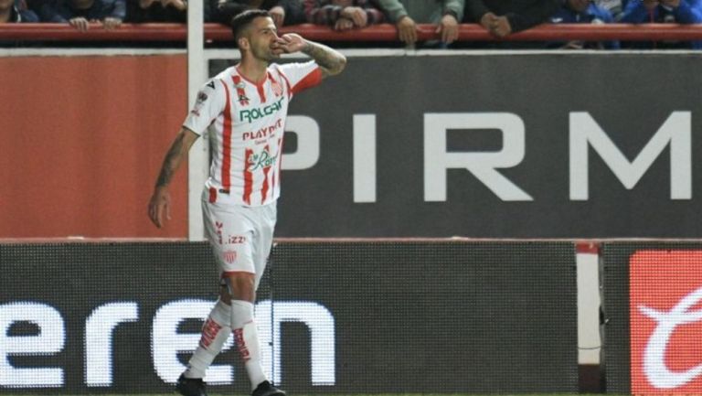 Édgar Méndez celebra el gol que le dio la victoria a Necaxa