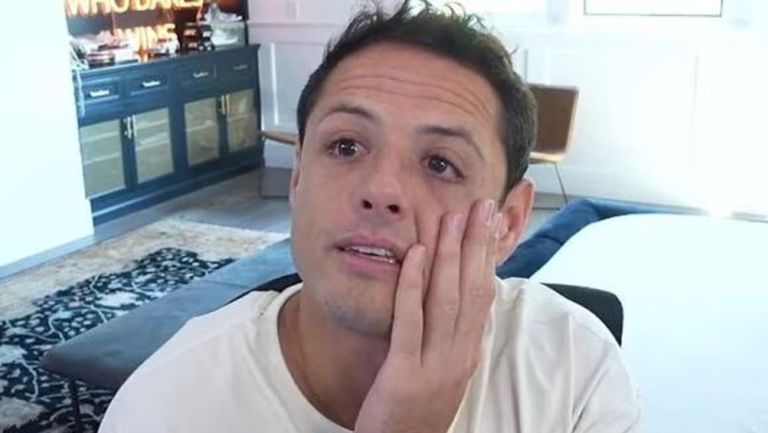 Chicharito Hernández jugando videojuegos