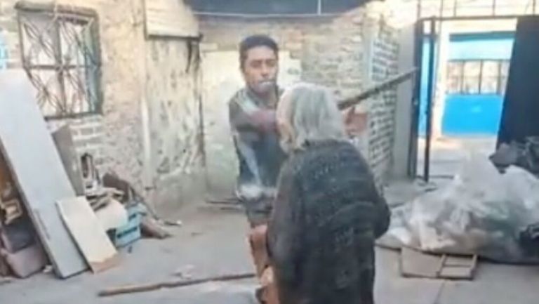 Hombre que golpeó brutalmente con un tubo a abuelita de Ecatepec fue detenido tras video viral