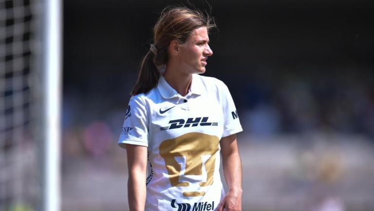 Natalia Macías con Pumas