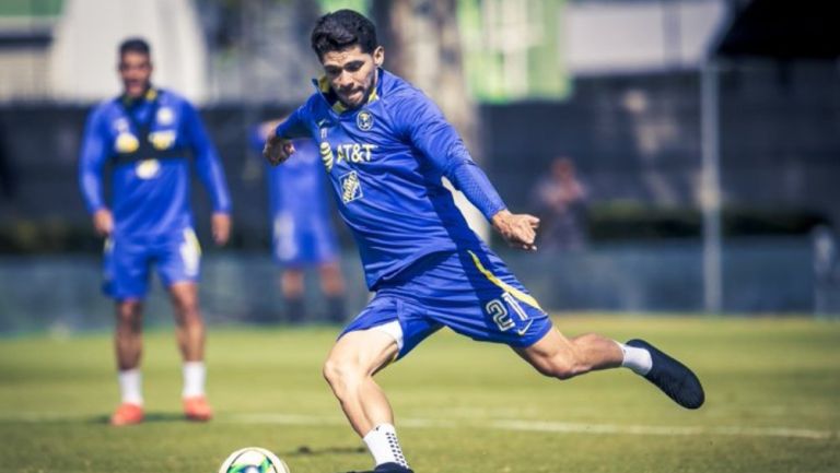 Henry Martin entrenando con el América