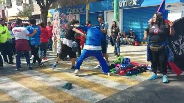 Un par de aficionados se agarró a golpes tras la derrota de Cruz Azul