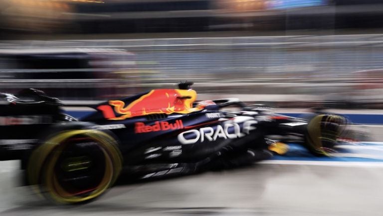 Checo Pérez ya salió al Circuito de Baréin para probar el RB19