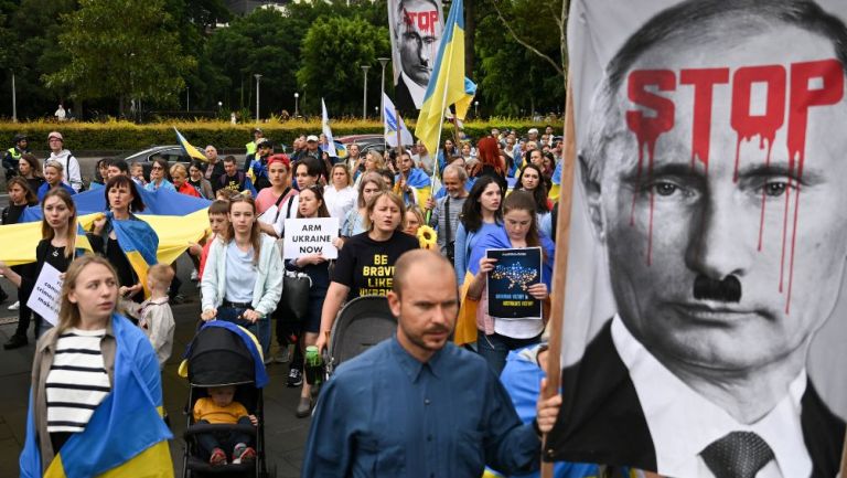 El pueblo ucraniano protesta a un año del comienzo de la invasión rusa