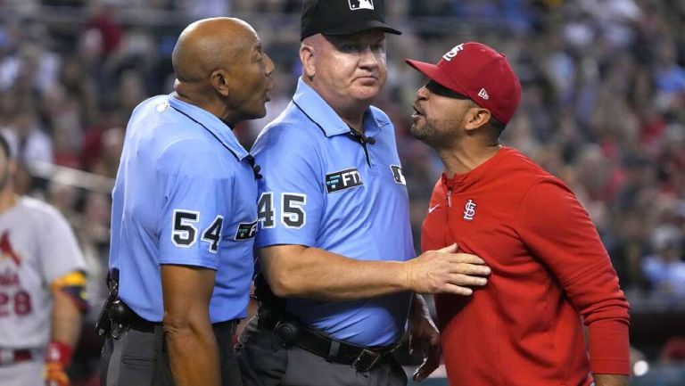 MLB: Las Grandes Ligas revisan incidente entre umpire y manager de los Cardinals