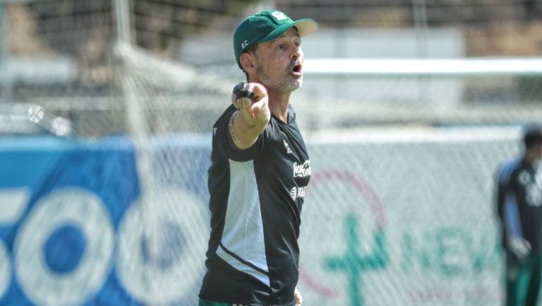 Diego Cocca en entrenamiento con el Tri