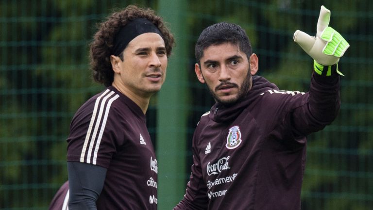 Mientras Memo Ochoa busca un nuevo Mundial, Jesús Corona pide dar paso a jóvenes para 2026