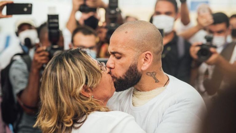 La madre de Dani Alves posteó en su Instagram que su hijo le fue arrebatado