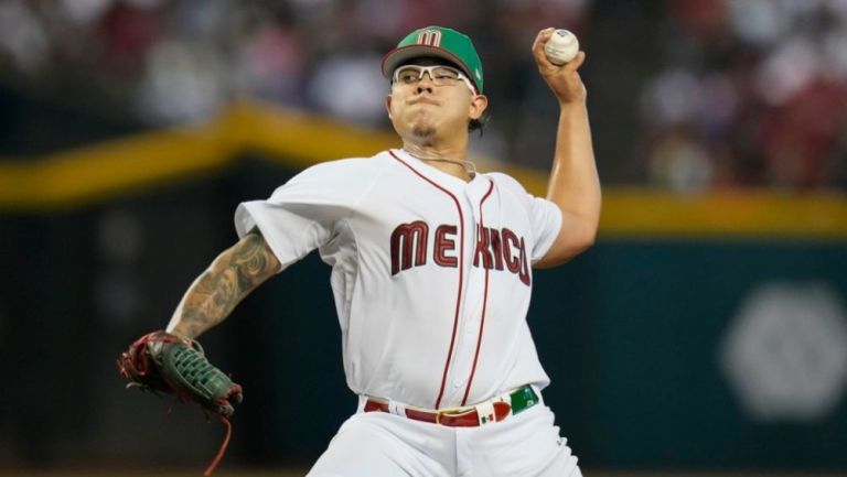 Julio Urías con la Selección de México