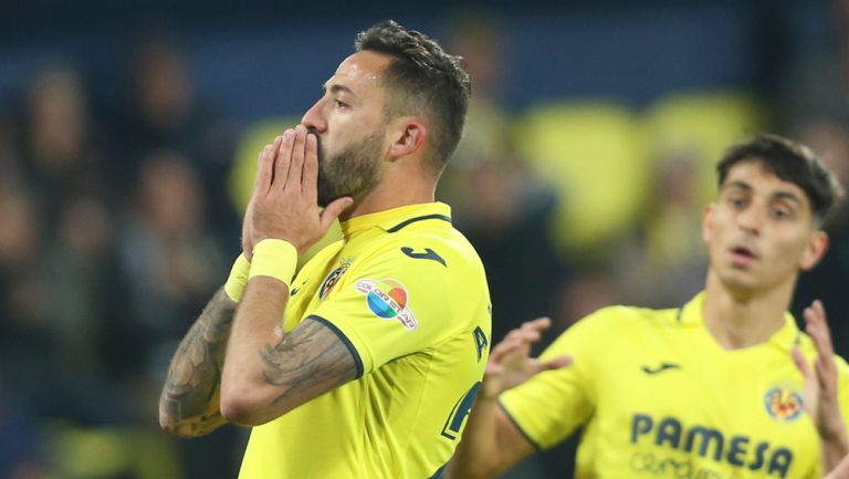 Jugadores del Villarreal se lamenta por falla en el arco