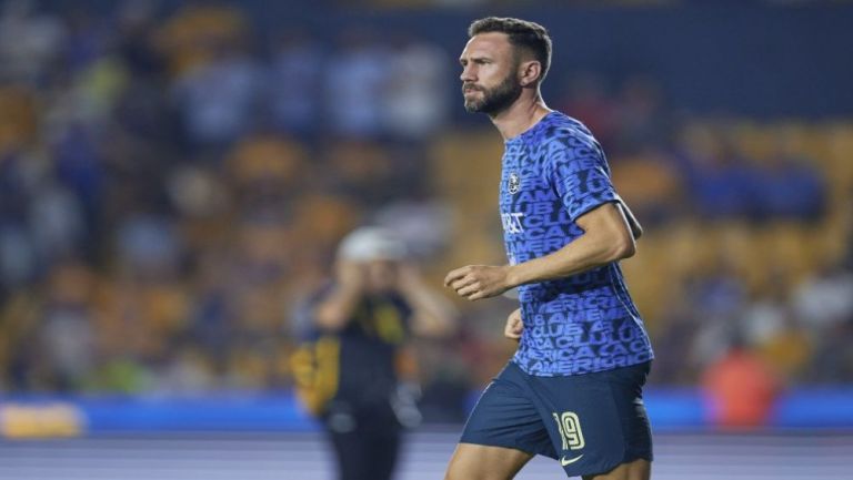 Layún no vio actividad en el partido