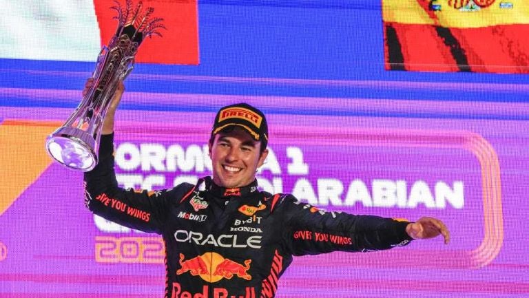 Checo Pérez recibe increíbles halagos de Helmut Marko tras ganar en Arabia Saudita