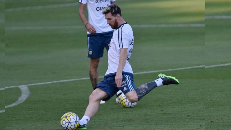 Lionel Messi tiene nuevo tatuaje en su pierna