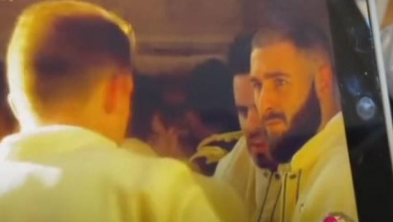 Benzema causa sensación en redes sociales por su parecido con un costalero en Málaga