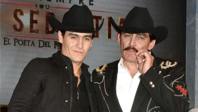 Julián Figueroa junto a su padre Joan Sebastian