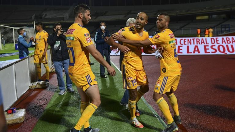 Guido Pizarro durante la bronca con Robert Dante Siboldi