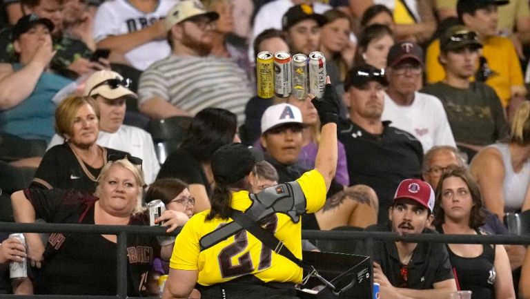 Equipos de MLB extienden venta de cerveza por cronómetro