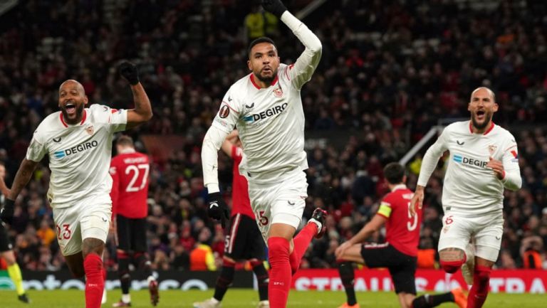 El Sevilla festeja el gol del empate