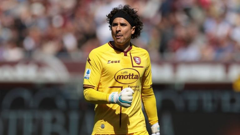 Guillermo Ochoa en el empate de la Salernitana con el Torino