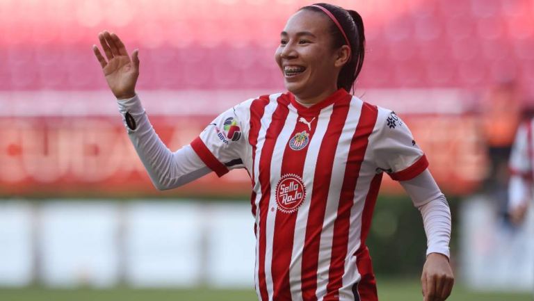 Gabriel Valenzuela festejando un gol con Chivas