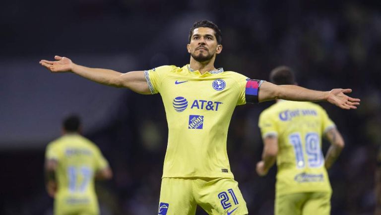 Henry Martín celebrando un gol con América