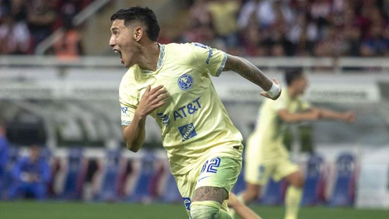 Leo Suárez durante un partido con América