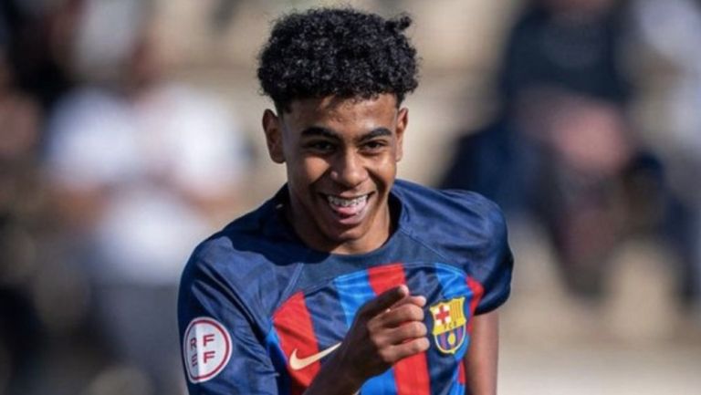 Yamal debutó en el primer equipo del Barcelona a los 15 años de edad