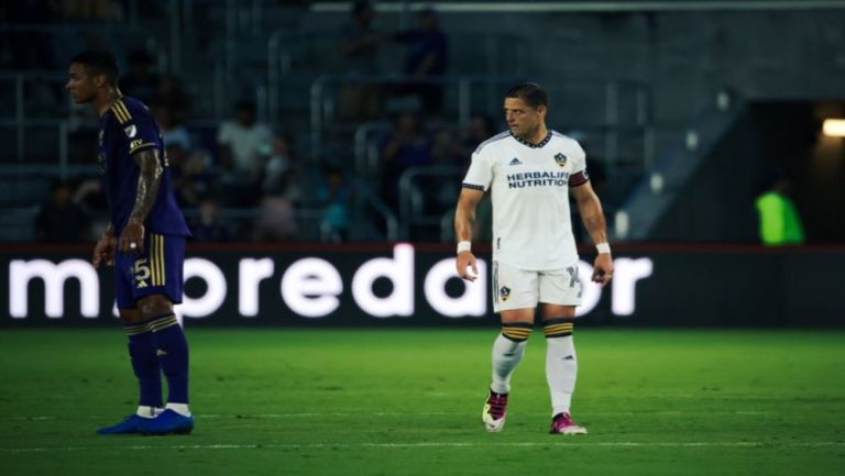 Chicharito durante el partido ante Orlando