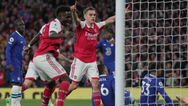 Arsenal vence al Chelsea y se aferra a la Premier League