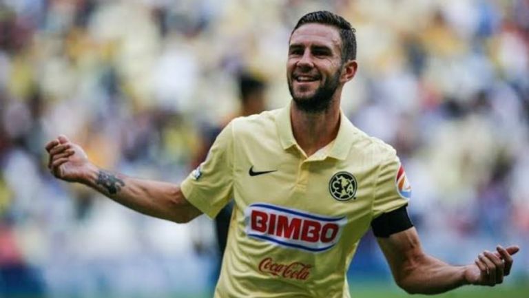 Miguel Layún festejando un gol con el América