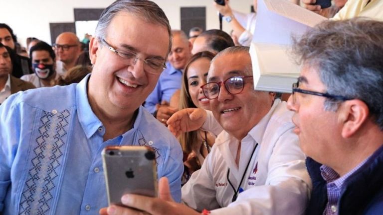 Marcelo Ebrard en un evento en Tijuana