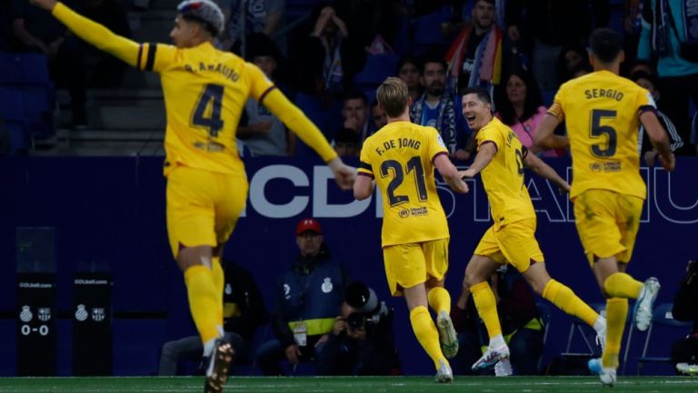 Robert Lewandowski festeja el primer gol de la tarde