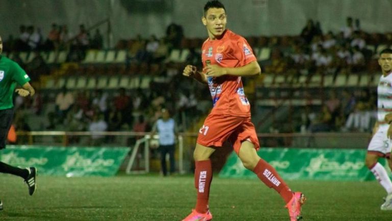 Mauricio Lozano durante partido con el Santos de Guápiles